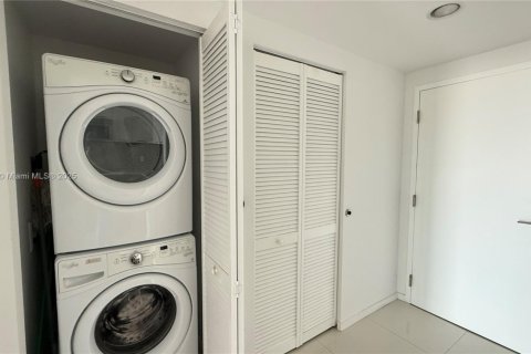 Condo in Doral, Florida, 1 bedroom  № 1949594 - photo 15