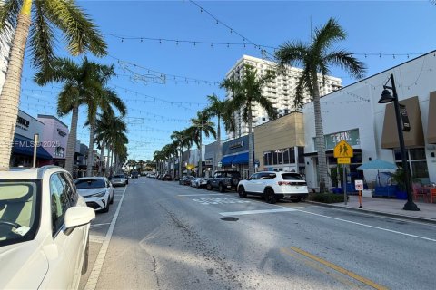 Condo in Doral, Florida, 1 bedroom № 1949594 - photo 18