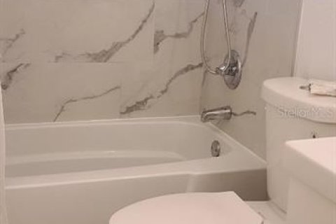 Casa en alquiler en Orlando, Florida, 3 dormitorios, 117.99 m2 № 1822832 - foto 13