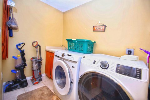 House in Edgewater, Florida 4 bedrooms, 169.18 sq.m. № 1837762 - photo 29