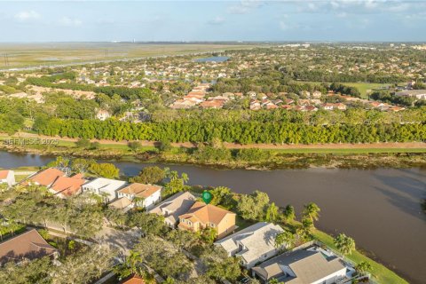Villa ou maison à vendre à Weston, Floride: 5 chambres, 273.23 m2 № 1994270 - photo 5