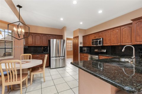 Villa ou maison à vendre à Weston, Floride: 5 chambres, 273.23 m2 № 1994270 - photo 11