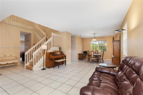 Villa ou maison à vendre à Weston, Floride: 5 chambres, 273.23 m2 № 1994270 - photo 21