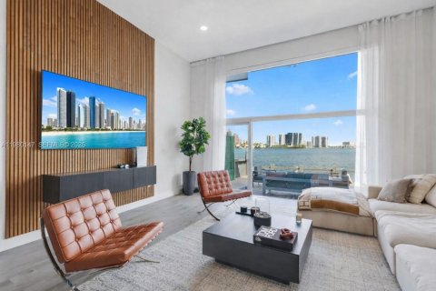 Таунхаус в Норт-Майами-Бич, Флорида 3 спальни, 176.33м2 № 2049651