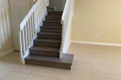 Townhouse in Doral, Florida 3 bedrooms, 158.31 sq.m. № 2377379 - photo 3