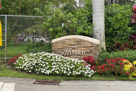 Townhouse in Doral, Florida 3 bedrooms, 158.31 sq.m. № 2377379 - photo 14