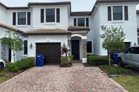 Townhouse in Doral, Florida 3 bedrooms, 158.31 sq.m. № 2377379