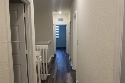 Adosado en venta en Hialeah, Florida, 5 dormitorios, 177.26 m2 № 2040134 - foto 15