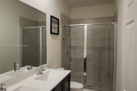 Adosado en venta en Hialeah, Florida, 5 dormitorios, 177.26 m2 № 2040134 - foto 6