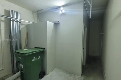 Adosado en venta en Hialeah, Florida, 5 dormitorios, 177.26 m2 № 2040134 - foto 18