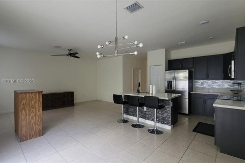Adosado en venta en Hialeah, Florida, 5 dormitorios, 177.26 m2 № 2040134 - foto 4