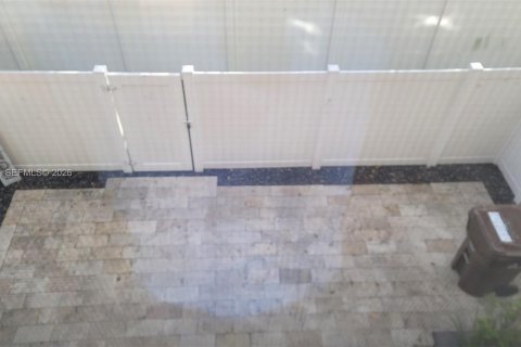 Adosado en venta en Hialeah, Florida, 5 dormitorios, 177.26 m2 № 2040134 - foto 10