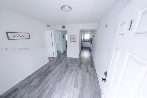 Appartement à louer à Miami, Floride: 2 chambres, 69.68 m2 № 2045318 - photo 5