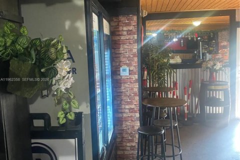 Commercial property in Doral, Florida № 2024998 - photo 14