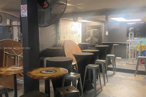 Commercial property in Doral, Florida № 2024998 - photo 12