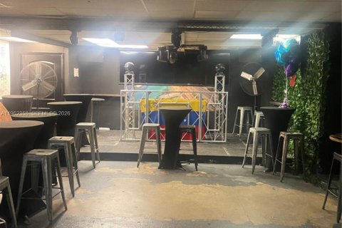 Commercial property in Doral, Florida № 2024998 - photo 17