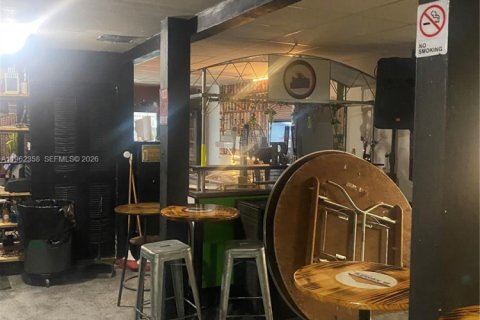 Commercial property in Doral, Florida № 2024998 - photo 9