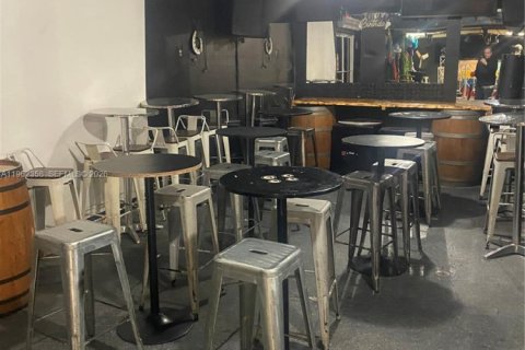 Commercial property in Doral, Florida № 2024998 - photo 11