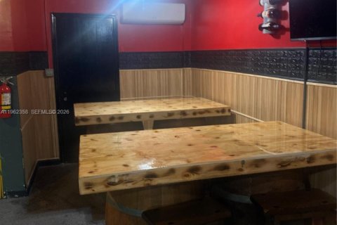 Commercial property in Doral, Florida № 2024998 - photo 5