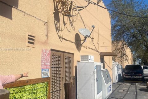 Commercial property in Doral, Florida № 2024998 - photo 3