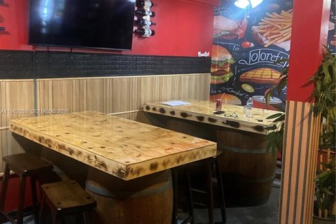 Commercial property in Doral, Florida № 2024998 - photo 6