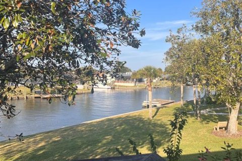 Townhouse in Palm Coast, Florida 2 bedrooms, 104.7 sq.m. № 2142835 - photo 14