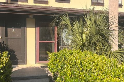 Townhouse in Palm Coast, Florida 2 bedrooms, 104.7 sq.m. № 2142835