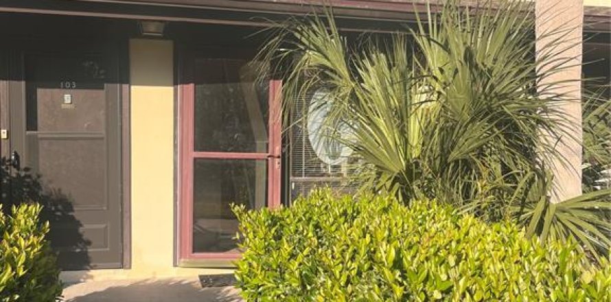 Townhouse in Palm Coast, Florida 2 bedrooms, 104.7 sq.m. № 2142835
