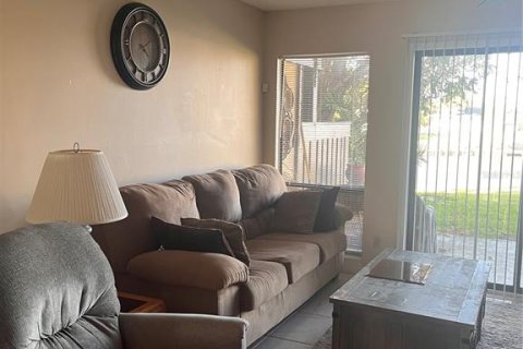 Townhouse in Palm Coast, Florida 2 bedrooms, 104.7 sq.m. № 2142835 - photo 2