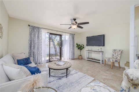 Townhouse in Port Orange, Florida 2 bedrooms, 107.4 sq.m. № 2195606 - photo 5