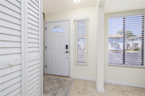Townhouse in Port Orange, Florida 2 bedrooms, 107.4 sq.m. № 2195606 - photo 3