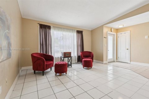 House in Miami, Florida 3 bedrooms, 168.62 sq.m. № 1891586 - photo 4
