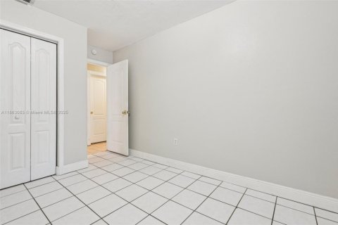House in Miami, Florida 3 bedrooms, 168.62 sq.m. № 1891586 - photo 27