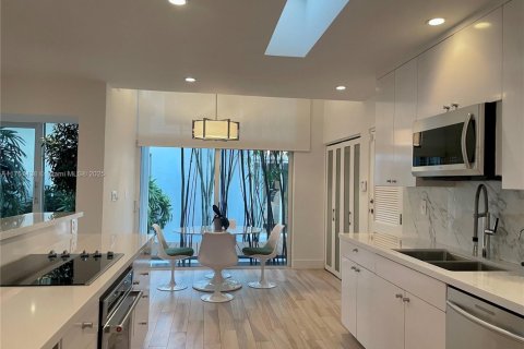 Villa ou maison à louer à Fort Lauderdale, Floride: 3 chambres, 218.51 m2 № 1937469 - photo 10