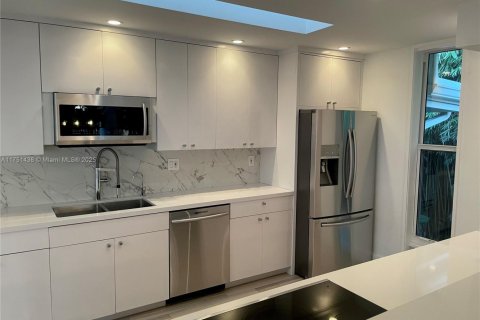 House in Fort Lauderdale, Florida 3 bedrooms, 218.51 sq.m. № 1937469 - photo 9