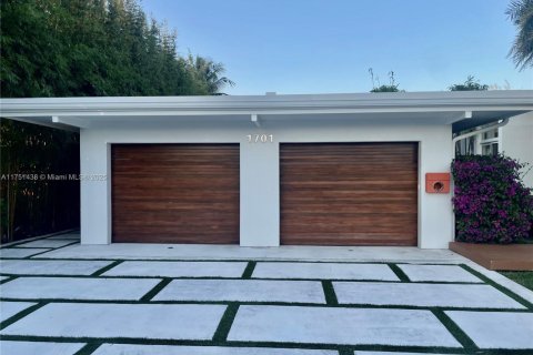 House in Fort Lauderdale, Florida 3 bedrooms, 218.51 sq.m. № 1937469 - photo 2