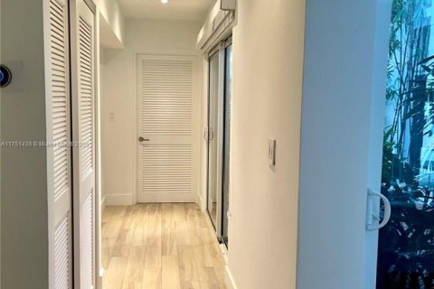 House in Fort Lauderdale, Florida 3 bedrooms, 218.51 sq.m. № 1937469 - photo 27