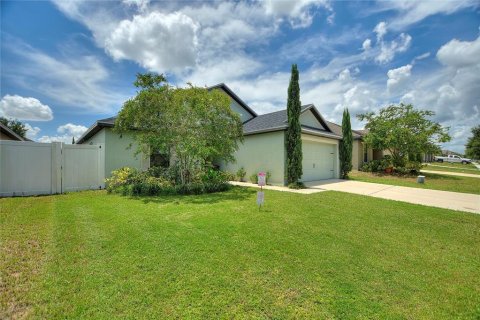 House in Haines City, Florida 3 bedrooms, 151.62 sq.m. № 1876414 - photo 30