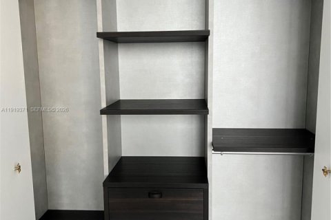 Condominio en alquiler en Miami, Florida, 2 dormitorios, 97.83 m2 № 1989924 - foto 11