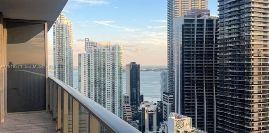 Condominio en Miami, Florida, 2 dormitorios  № 1989924