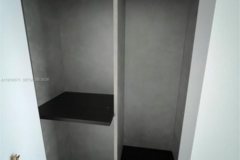 Condominio en alquiler en Miami, Florida, 2 dormitorios, 97.83 m2 № 1989924 - foto 12