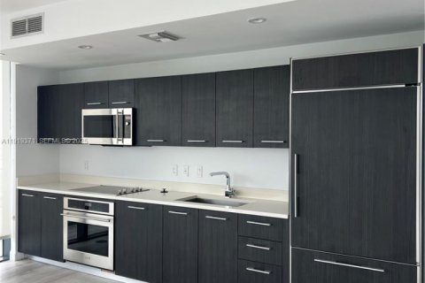 Condominio en alquiler en Miami, Florida, 2 dormitorios, 97.83 m2 № 1989924 - foto 4