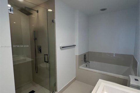 Condominio en alquiler en Miami, Florida, 2 dormitorios, 97.83 m2 № 1989924 - foto 15