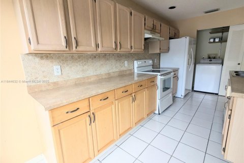 House in Homestead, Florida 2 bedrooms, 109.07 sq.m. № 1983392 - photo 5