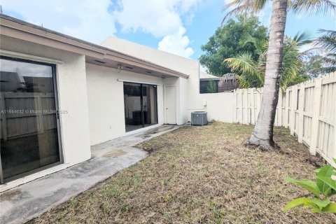 House in Homestead, Florida 2 bedrooms, 109.07 sq.m. № 1983392 - photo 7
