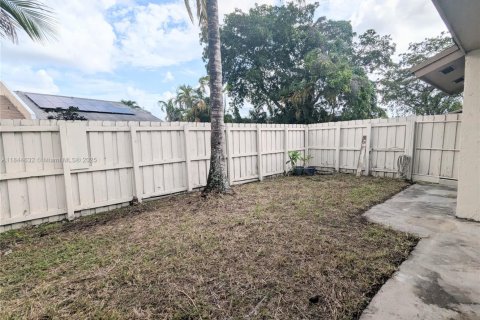 House in Homestead, Florida 2 bedrooms, 109.07 sq.m. № 1983392 - photo 8