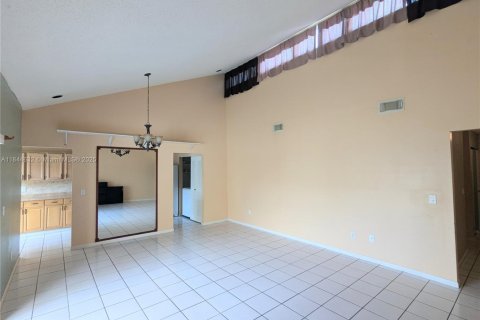 House in Homestead, Florida 2 bedrooms, 109.07 sq.m. № 1983392 - photo 3