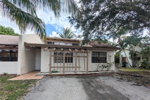 House in Homestead, Florida 2 bedrooms, 109.07 sq.m. № 1983392 - photo 1