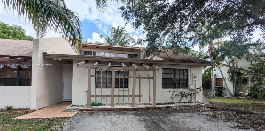 House in Homestead, Florida 2 bedrooms, 109.07 sq.m. № 1983392