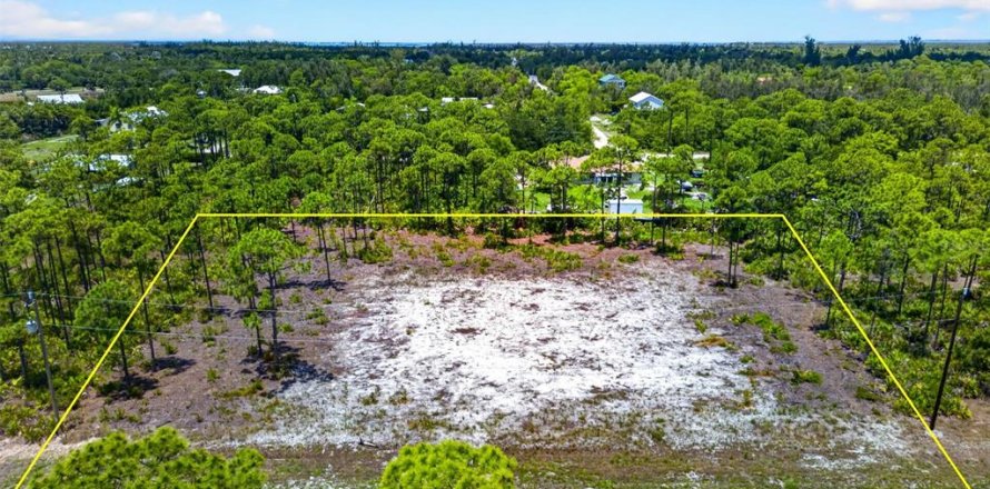 Terrain à Bokeelia, Floride № 2204382